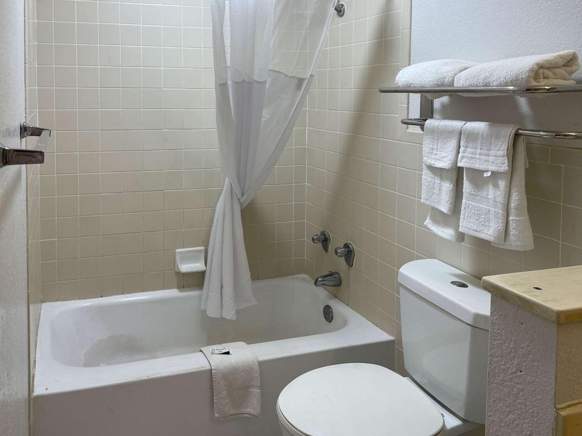 Motel 6 Opelika Al Exteriör bild